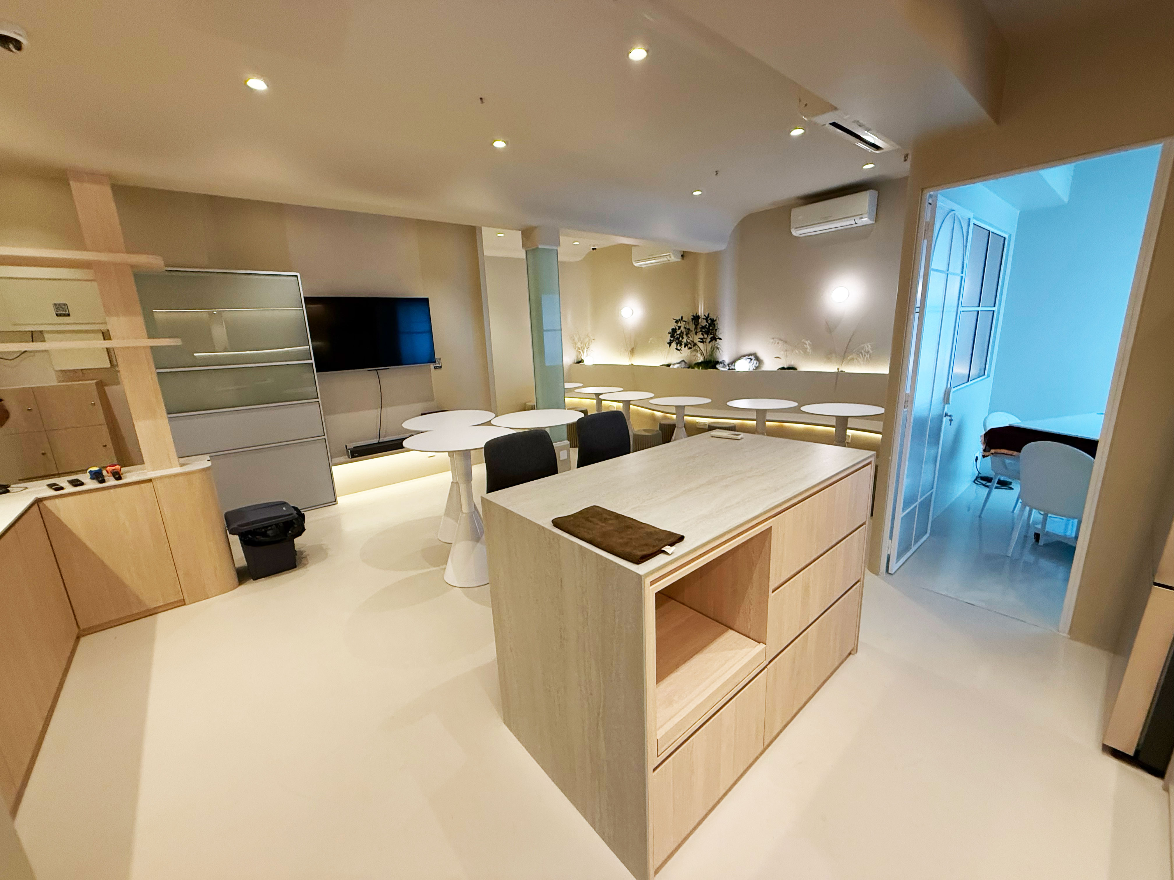 Level 1 Lounge Zone and Reception Area